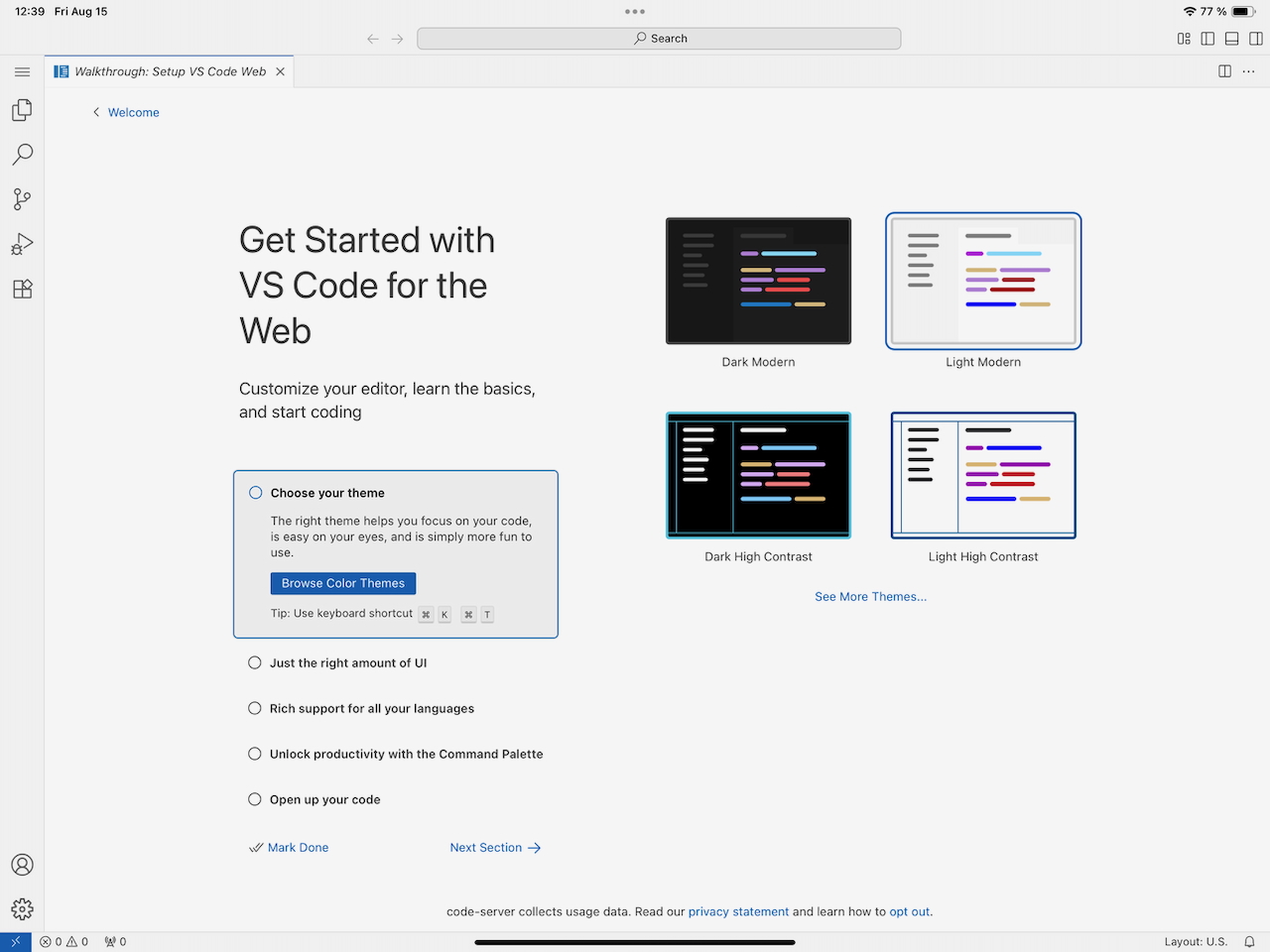 VSCode läuft in Safari auf einem iPad im Vollbildmodus. Links ist die Dateiliste zu sehen, rechts ein Editorfenster mit Quelltext. Die Oberfläche ist modern und übersichtlich, geeignet für produktives Arbeiten unterwegs.